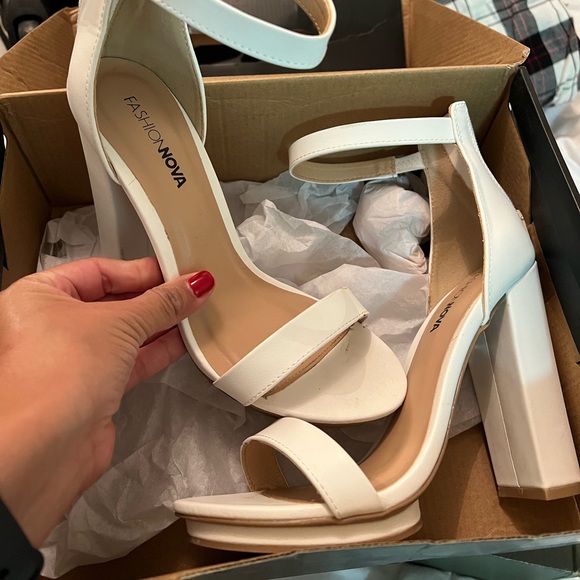 Fashion nova white strap heels - Picture 4 of 4
